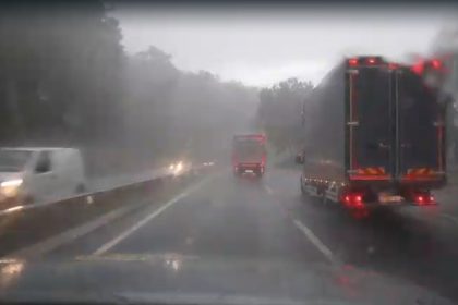 muglada-saganak-ve-dolu-yagisi-etkili-oldu