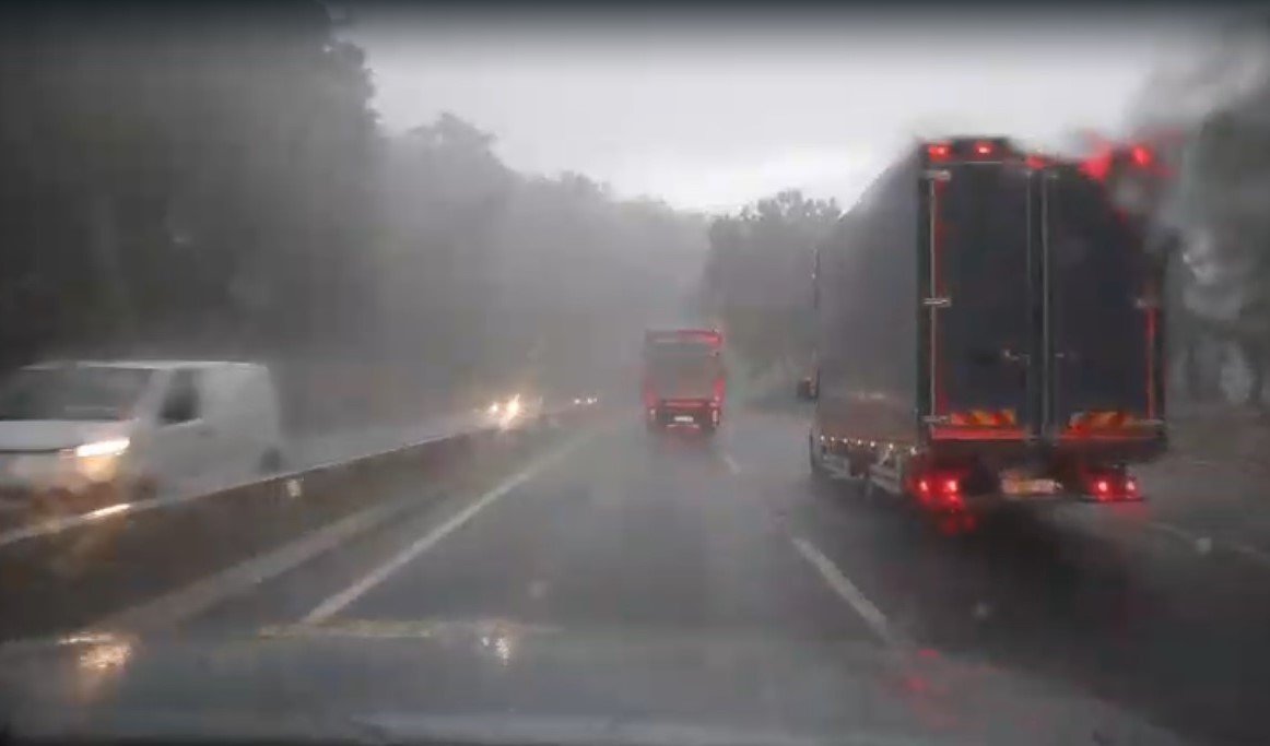 muglada-saganak-ve-dolu-yagisi-etkili-oldu