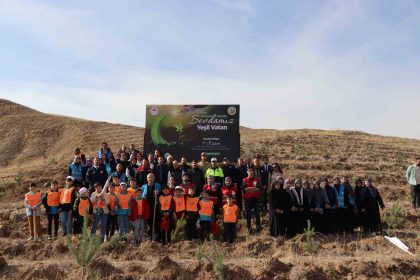 oltuda-3-bin-fidan-toprakla-bulustu