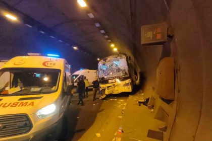osmaniyede-otobus-ile-tir-carpisti-5-yarali