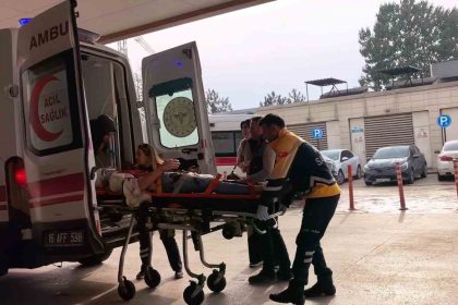 otomobil-tirin-altina-girdi-4-yarali