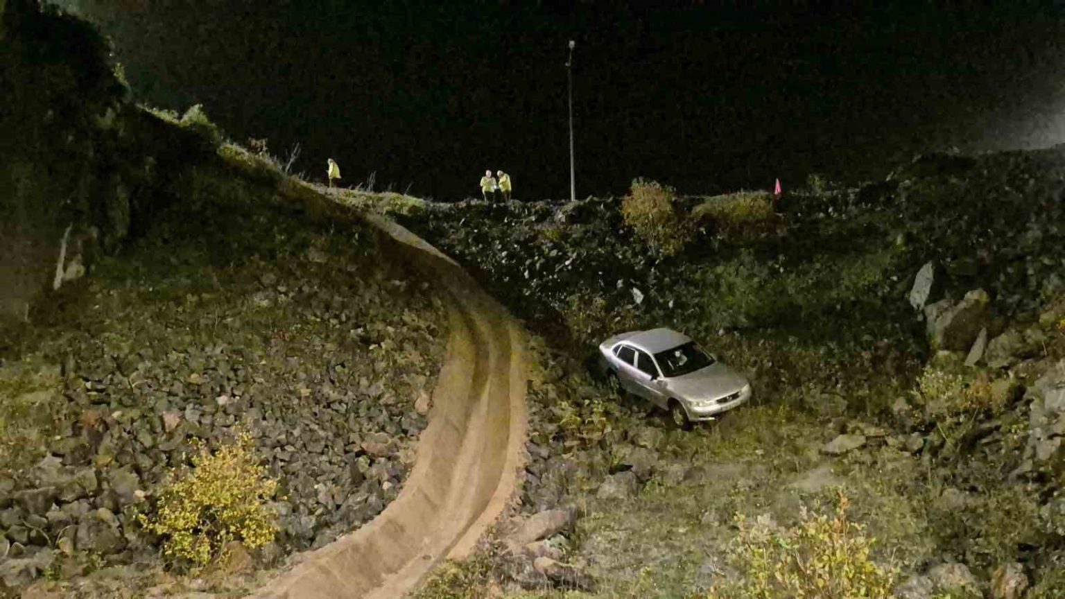 otomobil-viyadukten-uctu-1-yarali