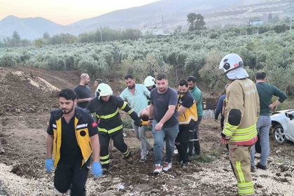 otomobil-zeytin-bahcesine-uctu-1-yarali