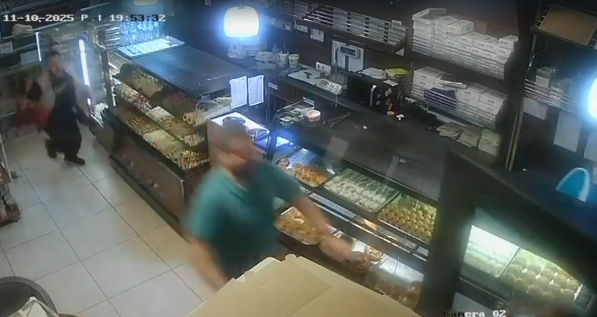 pastanede-dehset-anlari-elinde-bicakla-musterilere-saldirdi