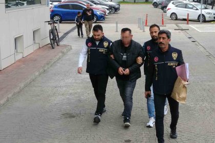 piskin-hirsiz-kuyumcudan-caldigi-altinlarla-yakalandi-iyi-ettiniz-aksam-televizyona-cikar