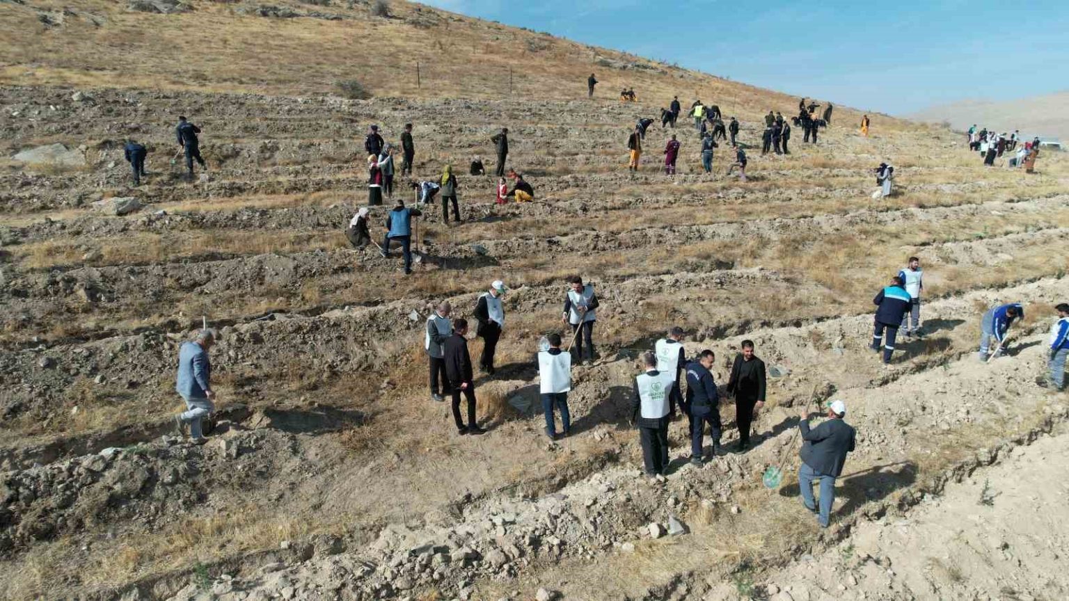 sahidimiz-toprak-imzamiz-fidan-sevdamiz-yesil-vatan-yahyalida-hayat-buldu