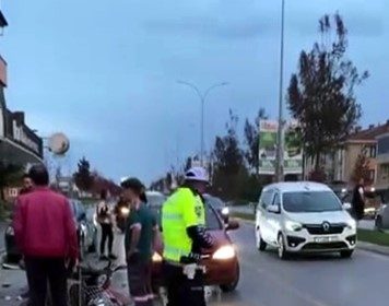 sakaryada-otomobil-ile-motorlu-bisiklet-carpisti-1-yarali