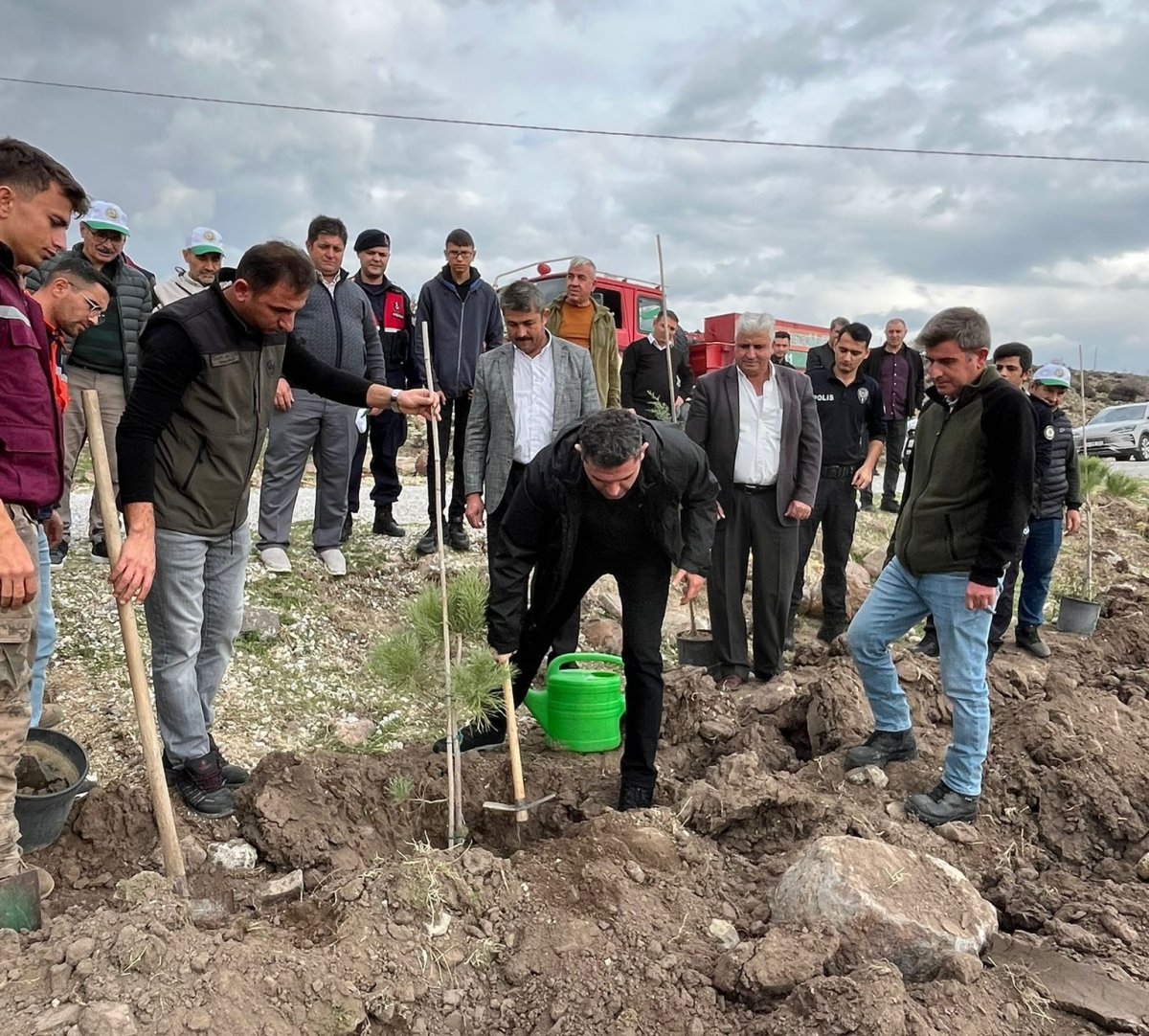 selendide-800-fidan-toprakla-bulusturuldu