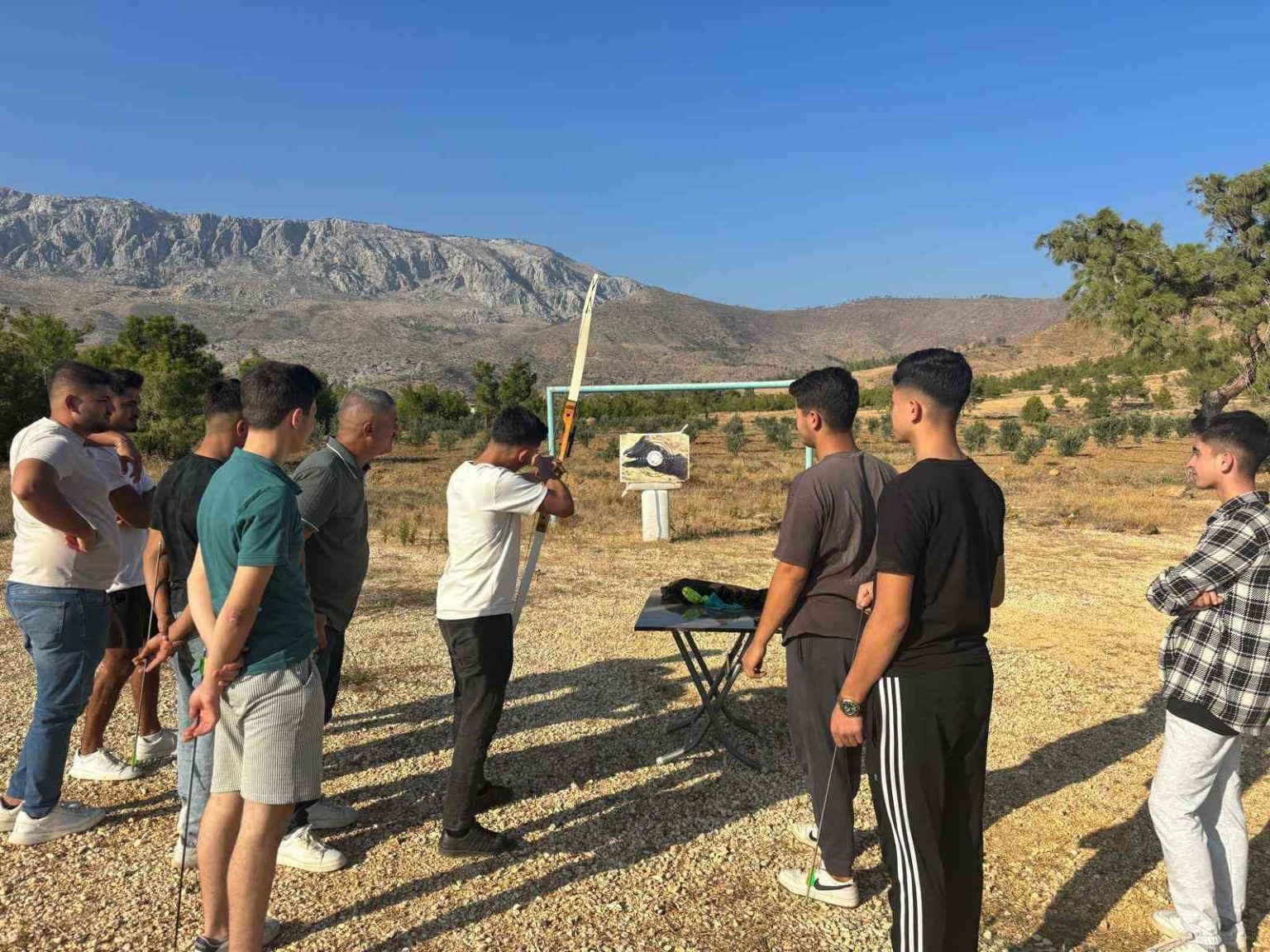 silifkede-mahalle-muhtarligindan-genclere-sosyal-etkinlik