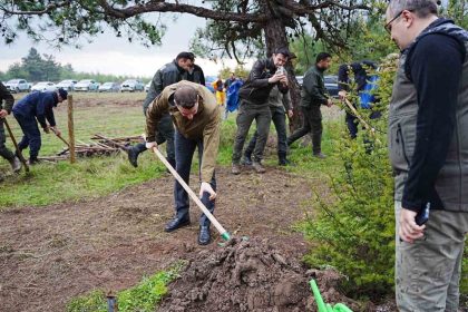 sindirgida-milli-agaclandirma-gununde-fidanlar-toprakla-bulustu
