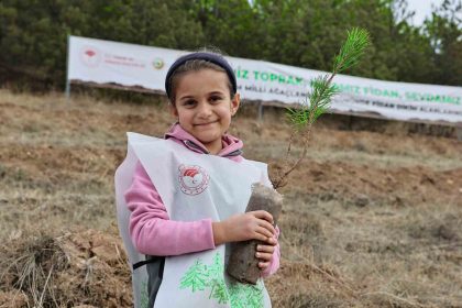 sivasta-90-bin-fidan-toprakla-bulustu