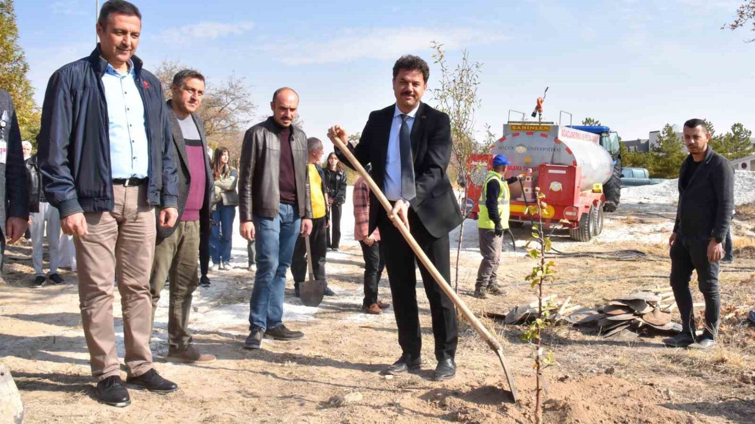 sude-milli-agaclandirma-gununde-yuzlerce-fidan-dikildi