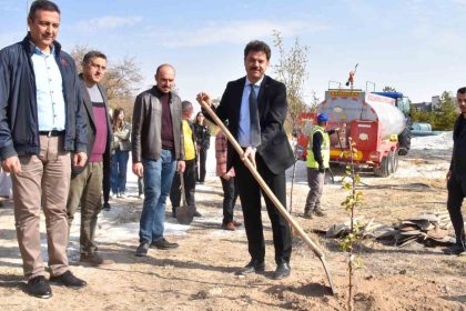 sude-milli-agaclandirma-gununde-yuzlerce-fidan-dikildi