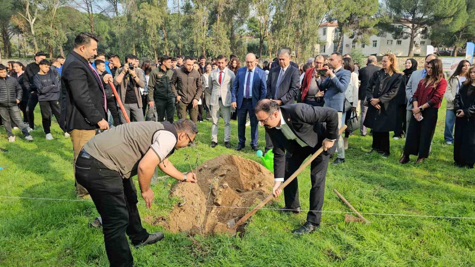 sultanhisarda-fidanlar-toprakla-bulustu