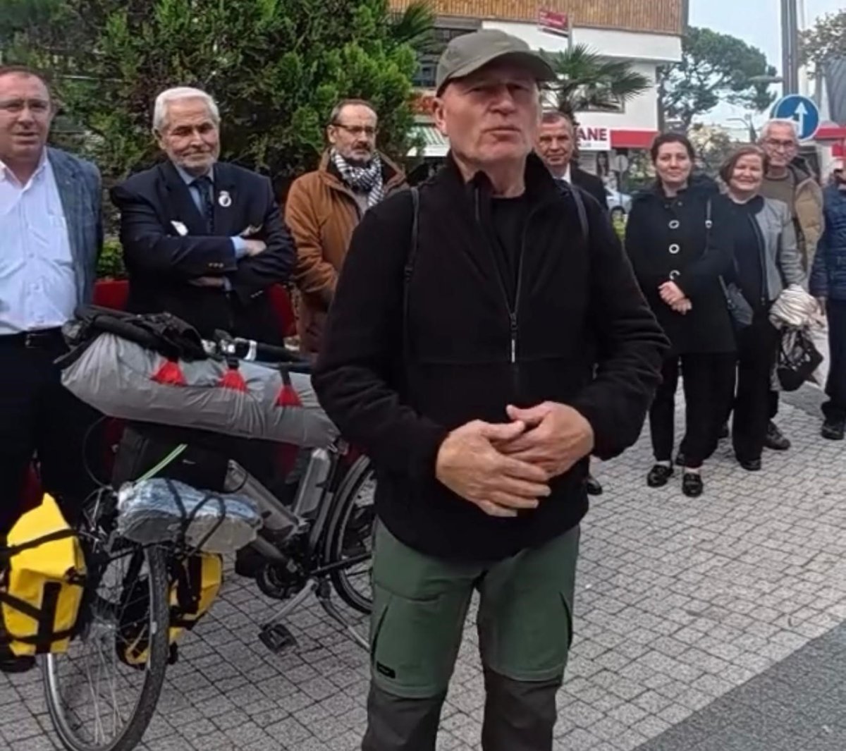 susurluklu-fahrettin-sener-bisikletle-umre-yolculuguna-cikti