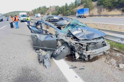 temde-otomobil-kamyona-carpti-3-yarali