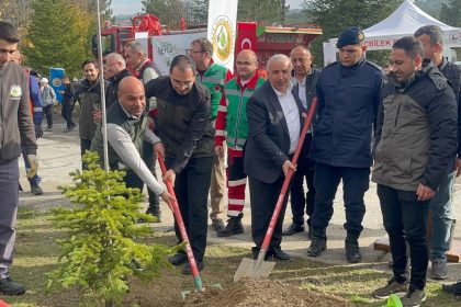 tuncbilekte-milli-agaclandirma-seferberligine-katki