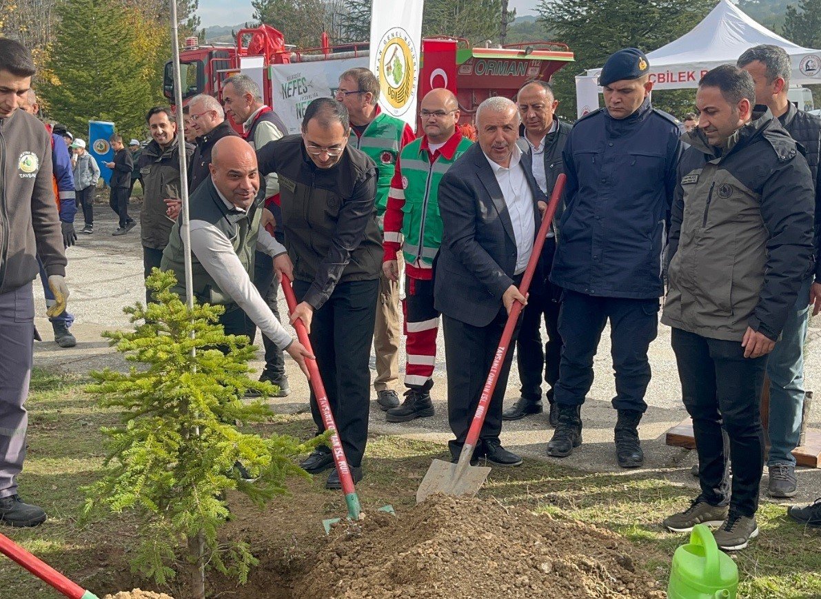 tuncbilekte-milli-agaclandirma-seferberligine-katki