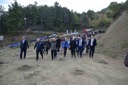 turkelide-fidanlar-toprakla-bulustu