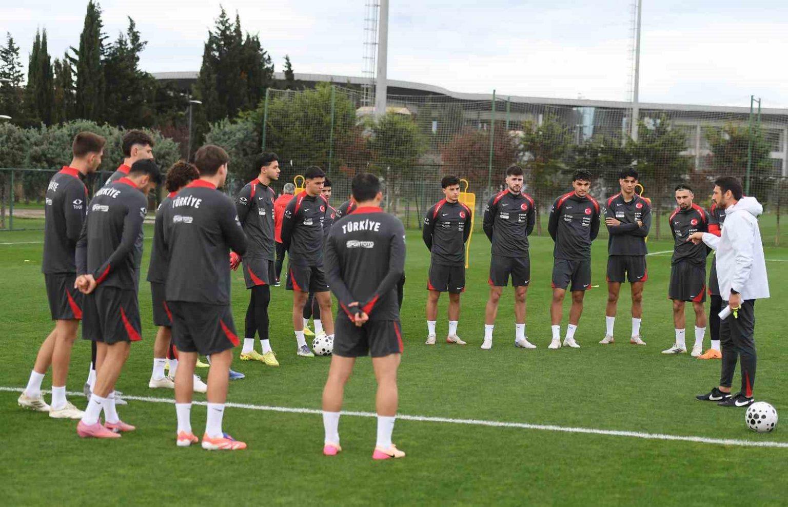 umit-milli-takim-ukrayna-ve-litvanya-maclarinin-hazirliklarina-devam-etti