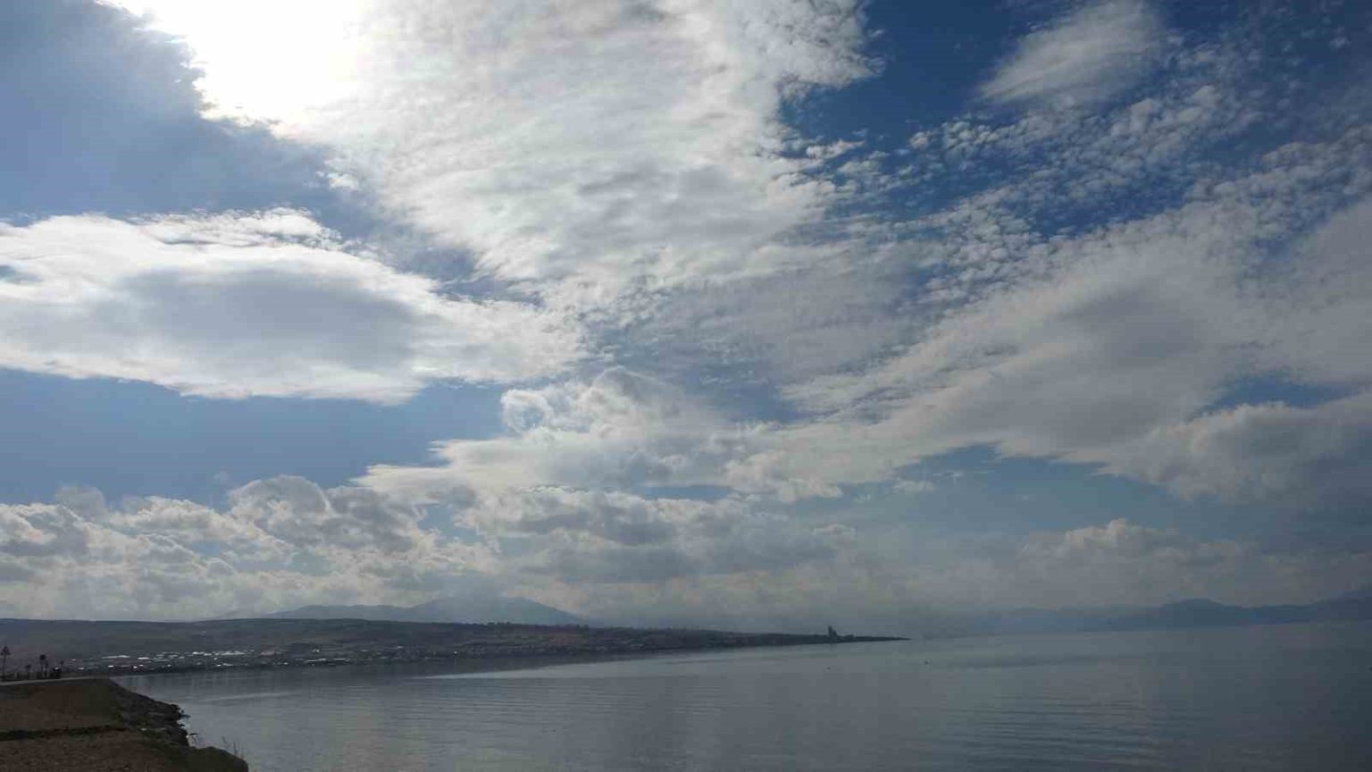 van-semalarinda-bulut-ve-isik-soleni-gunduz-bulutlarin-dansi-aksam-buyulu-manzaralar