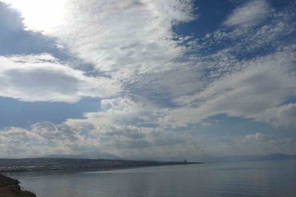 van-semalarinda-bulut-ve-isik-soleni-gunduz-bulutlarin-dansi-aksam-buyulu-manzaralar