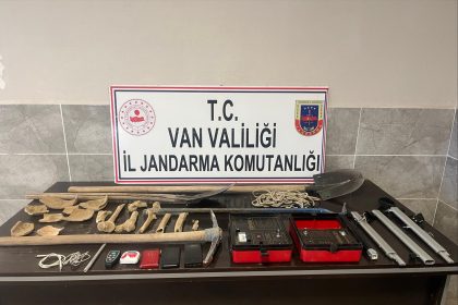 vanda-kacak-kazi-yapan-5-kisi-yakalandi-kemik-parcalari-ele-gecirildi