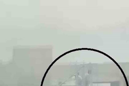 yangina-iskelede-yakalanan-iscilerin-zor-anlari-kamerada