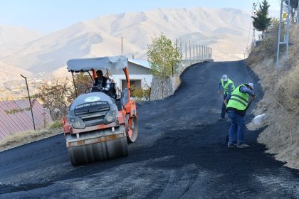 yesilyurt-belediyesi-banazinin-yollarini-yeniliyor