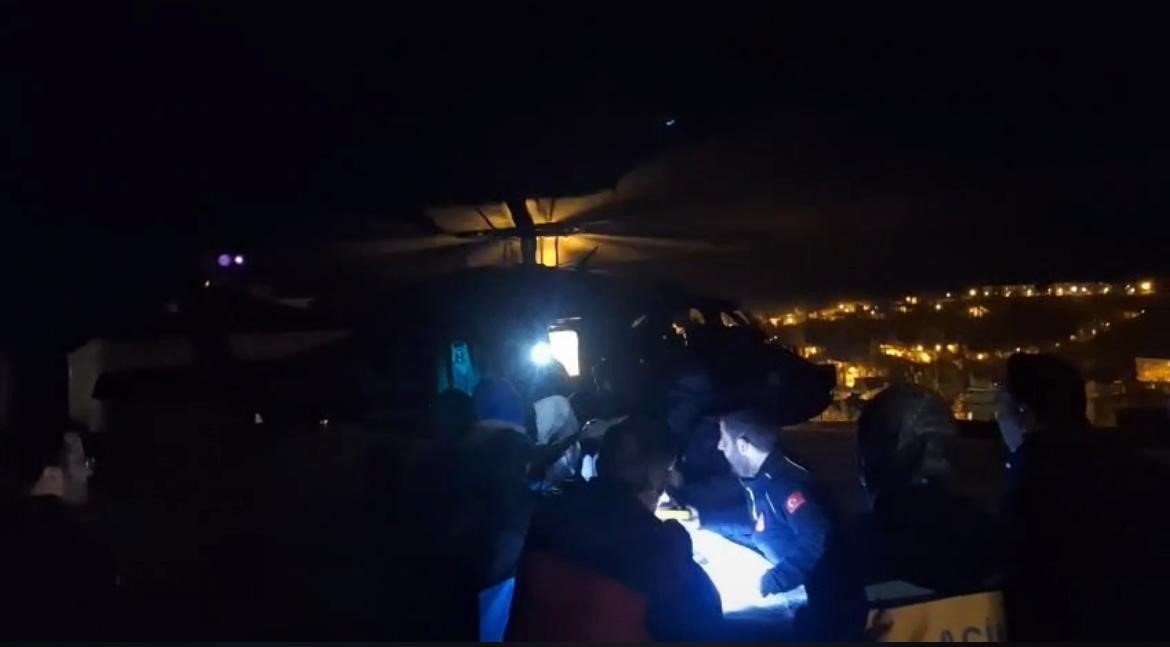 yuksekten-dusen-genc-jandarma-helikopteriyle-kurtarildi