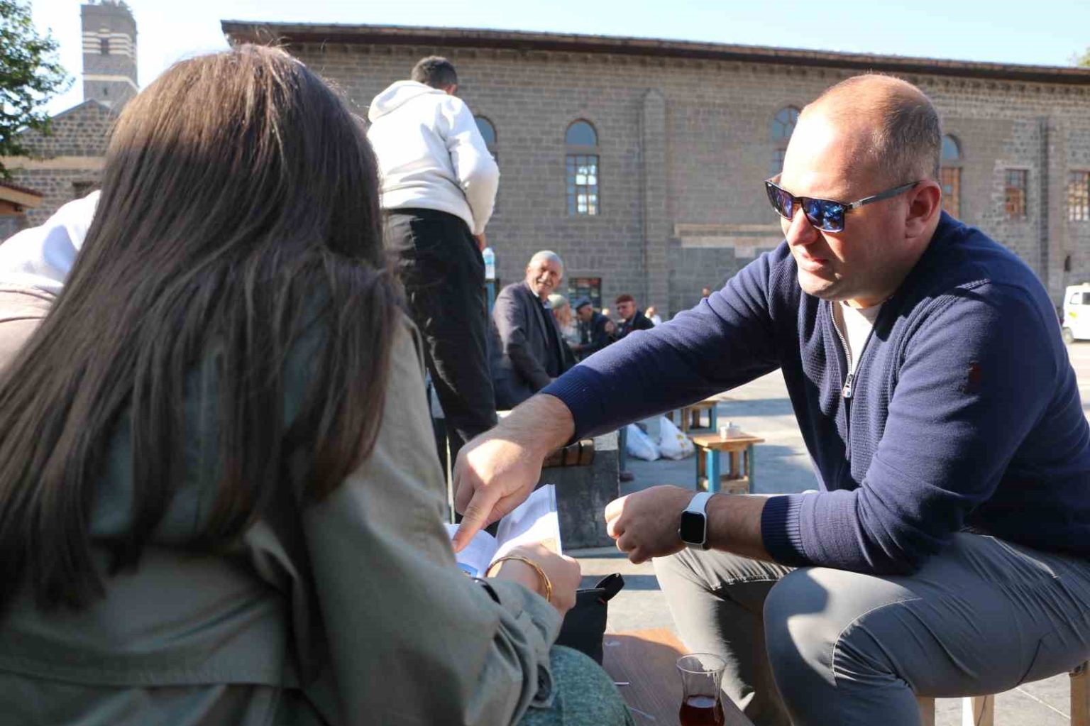 35-yillik-aracla-diyarbakiri-karis-karis-geziyorlar