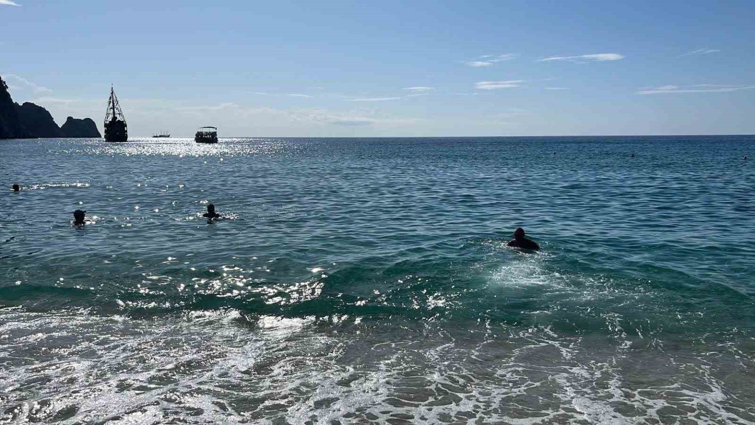 alanyada-kasim-ayinda-deniz-keyfi