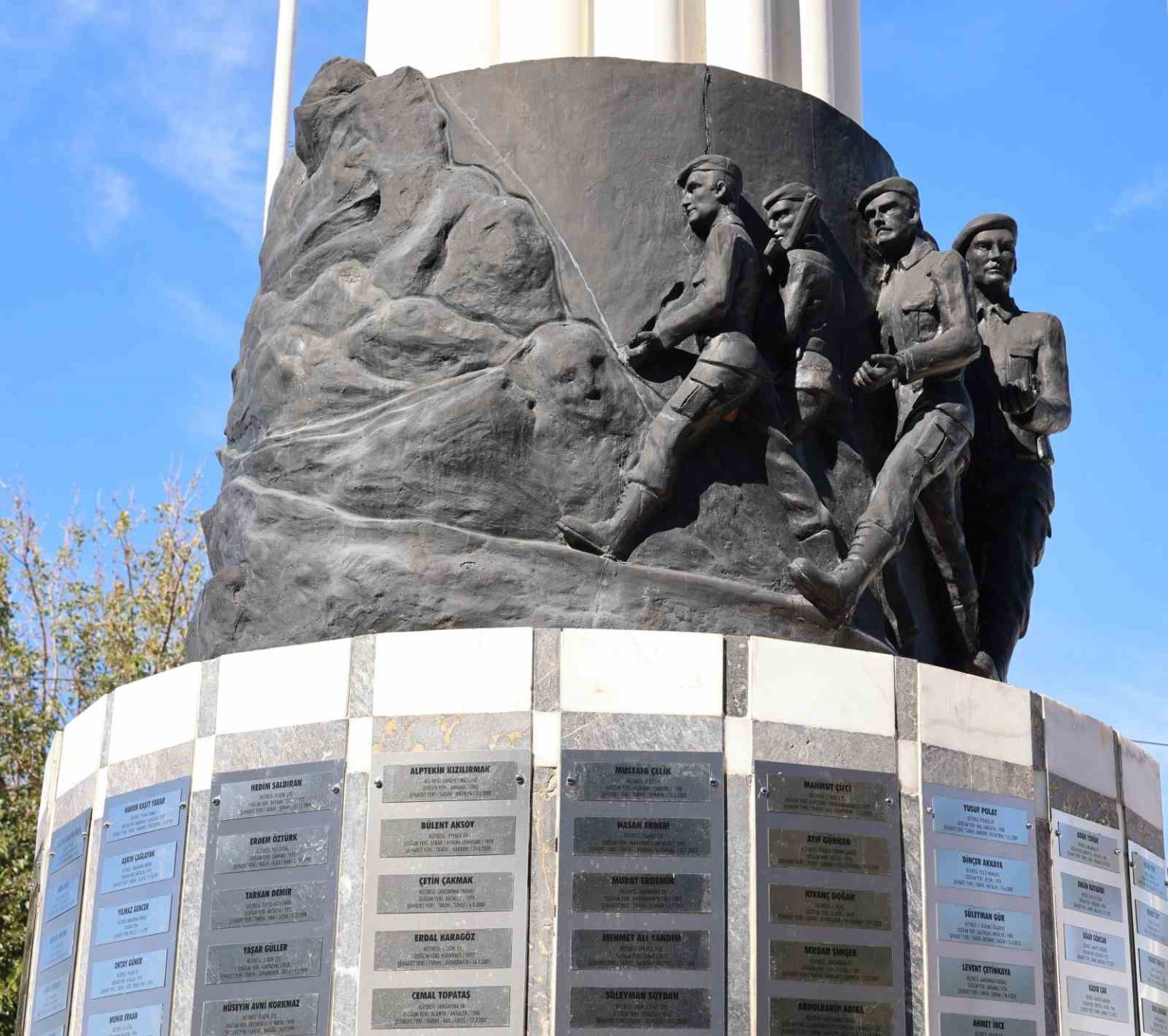 antalya-sehitleri-aniti-restore-edildi