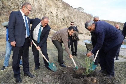 ardahanda-agac-dikme-etkinligi-duzenlendi