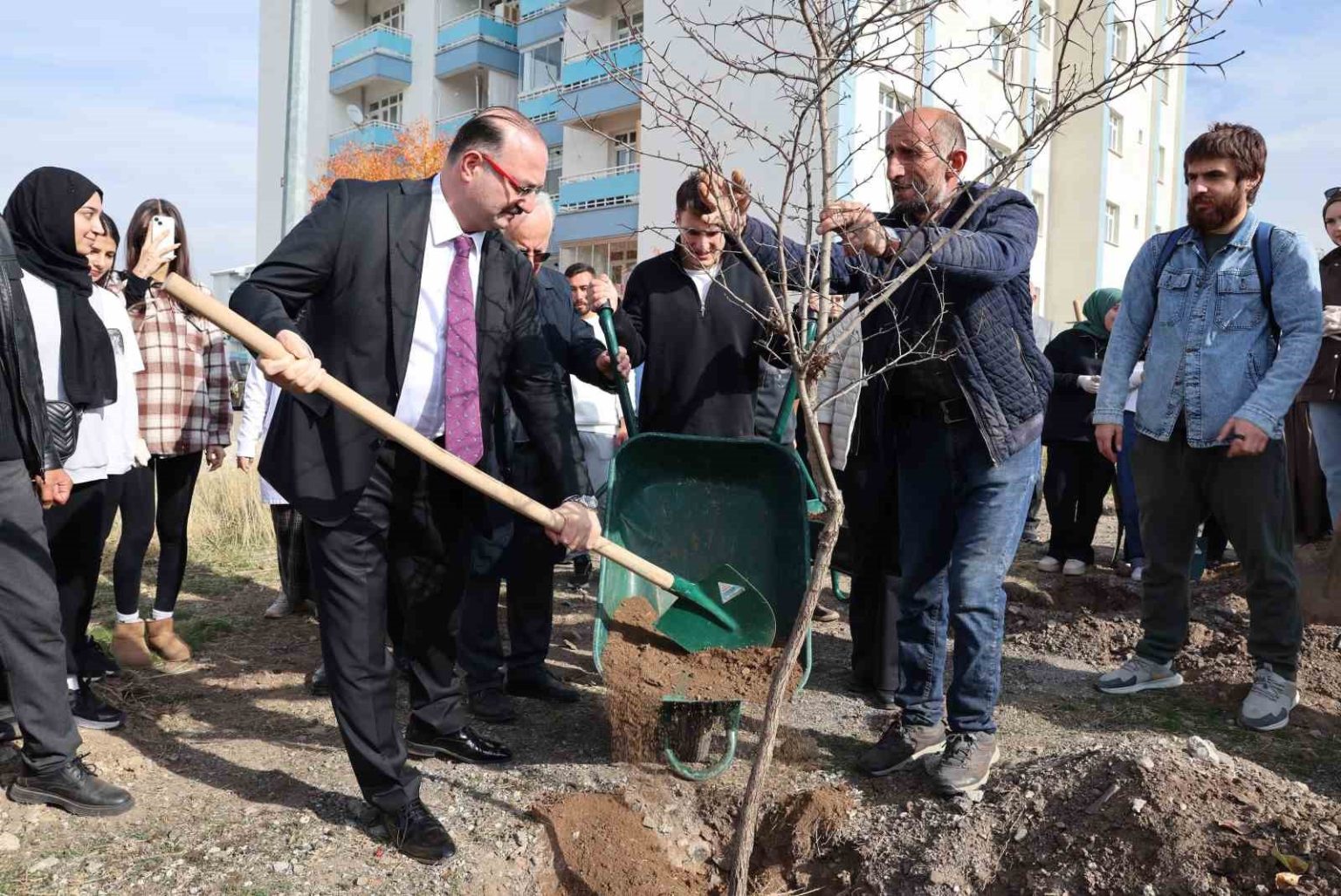 ataturk-universitesinden-milli-agaclandirma-gunune-destek
