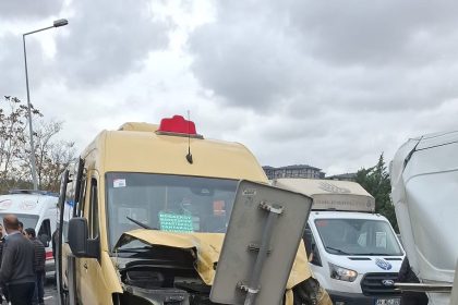 basaksehirde-zincirleme-kaza-12-yarali