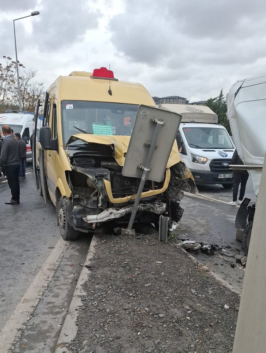 basaksehirde-zincirleme-kaza-12-yarali