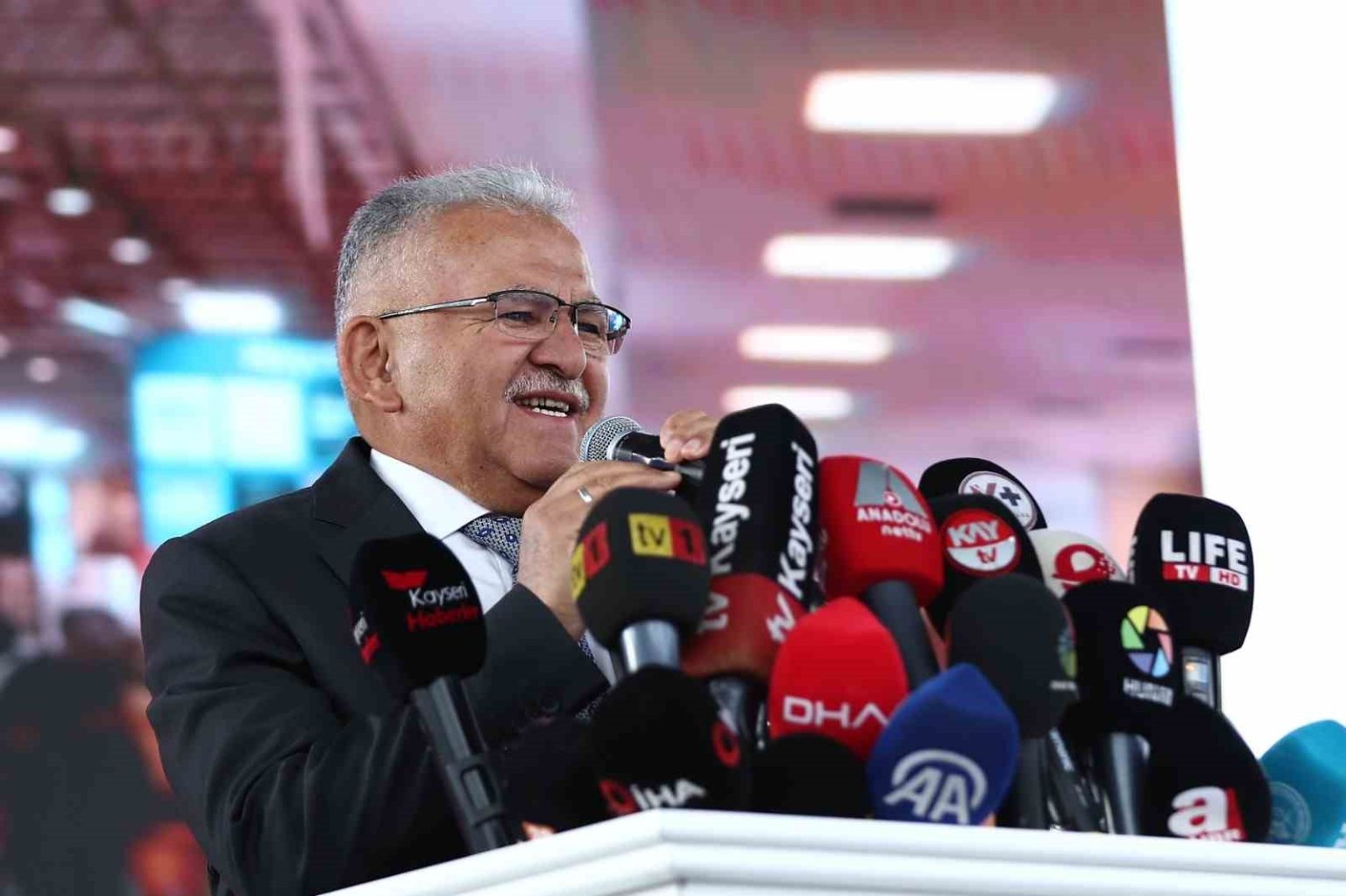 baskan-buyukkilic-turkiyenin-en-cok-konusulan-11-siyasetcisi