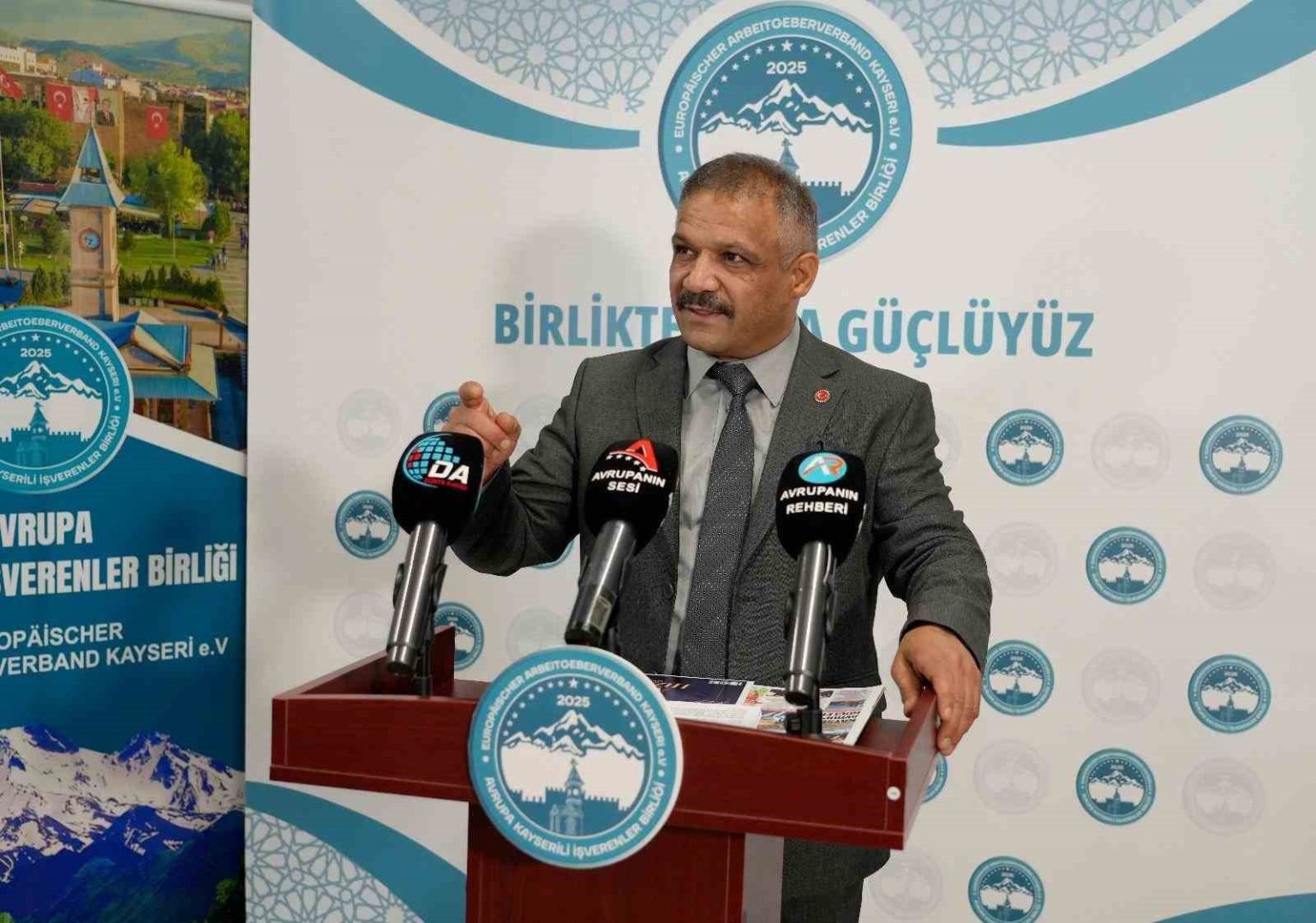 baskan-hizar-3-bin-kilometre-uzaktayiz-ama-yuregimiz-yandi