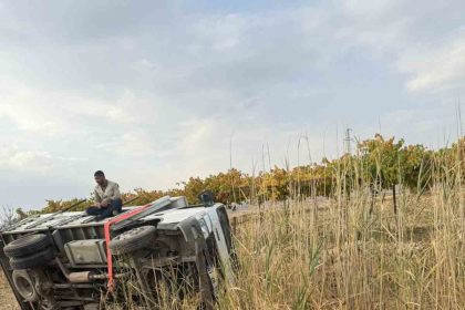 batmanda-kayan-kamyonet-devrildi-5-kisi-kazadan-burnu-kanamadan-kurtuldu