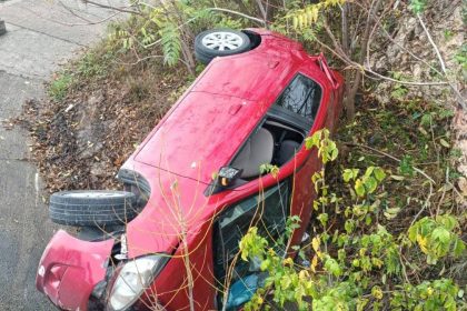 bilecikte-takla-atan-otomobil-yan-yatti-3-yarali