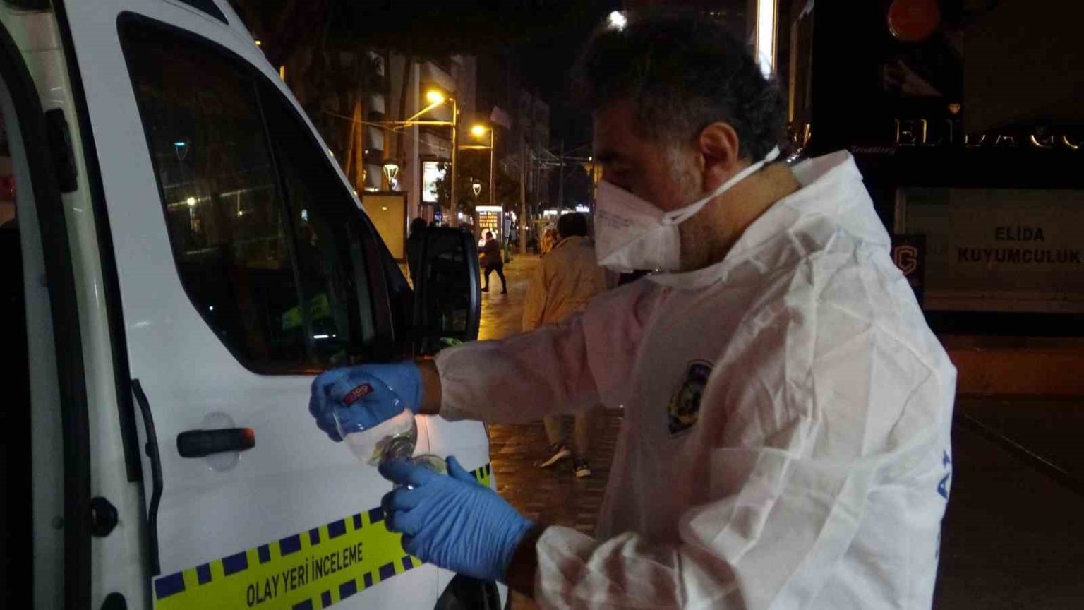 binaya-yayilan-agir-koku-ihbariyla-ortaya-cikti-dairede-olu-bulundu