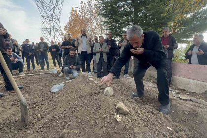 bir-hafta-sonra-cesedi-bulunan-veysel-son-yolculuguna-ugurlandi