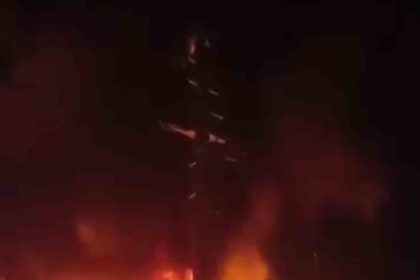 bursada-trafo-yangini-meyve-kasalarina-sicradi