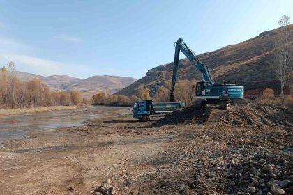 catiksu-koyunde-dere-yatagi-temizlendi