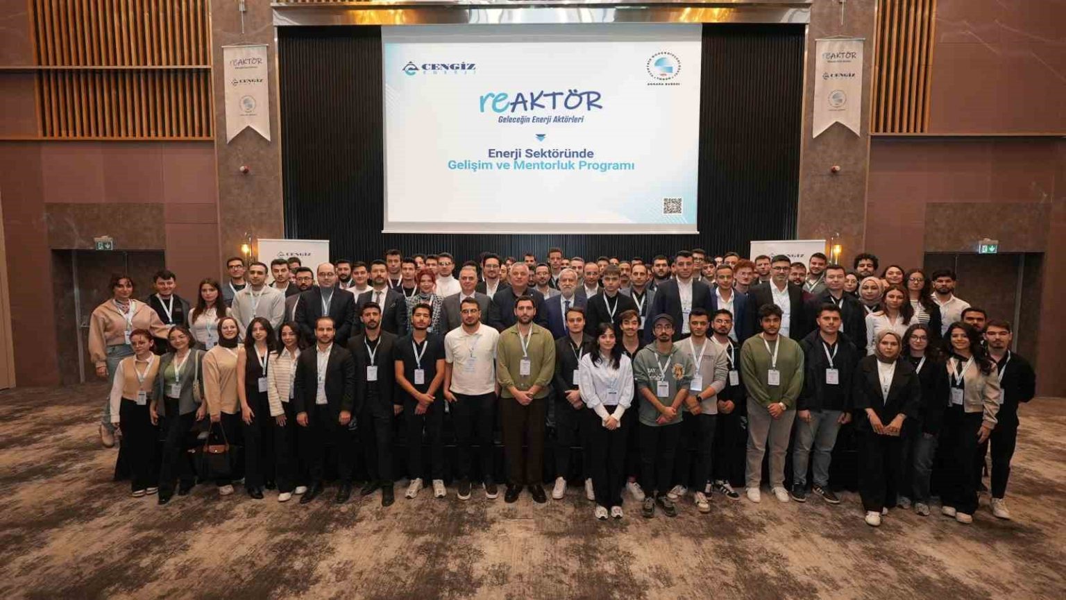 cengiz-enerji-elektrik-elektronik-muhendisligi-ogrencileriyle-bir-araya-geldi