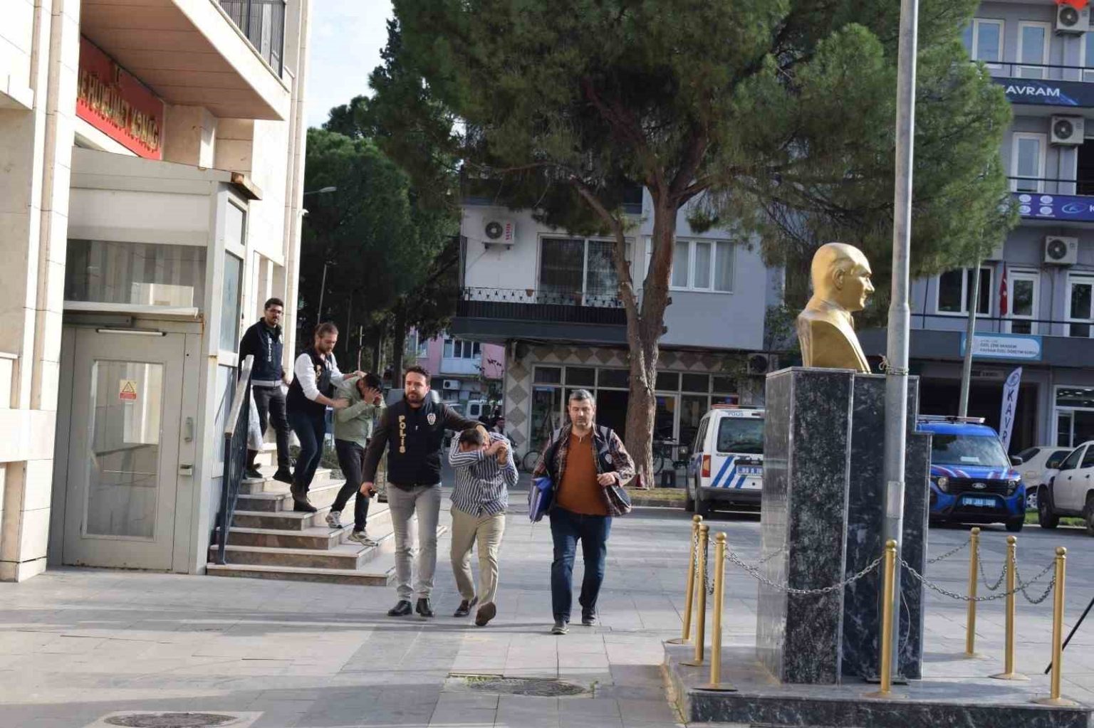 cinede-11-kilo-uyusturucu-ele-gecirildi-2-kisi-tutuklandi