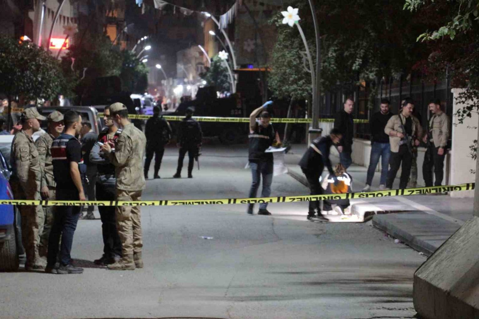 cizrede-adliye-onundeki-silahli-saldirida-1-kisi-hayatini-kaybetti