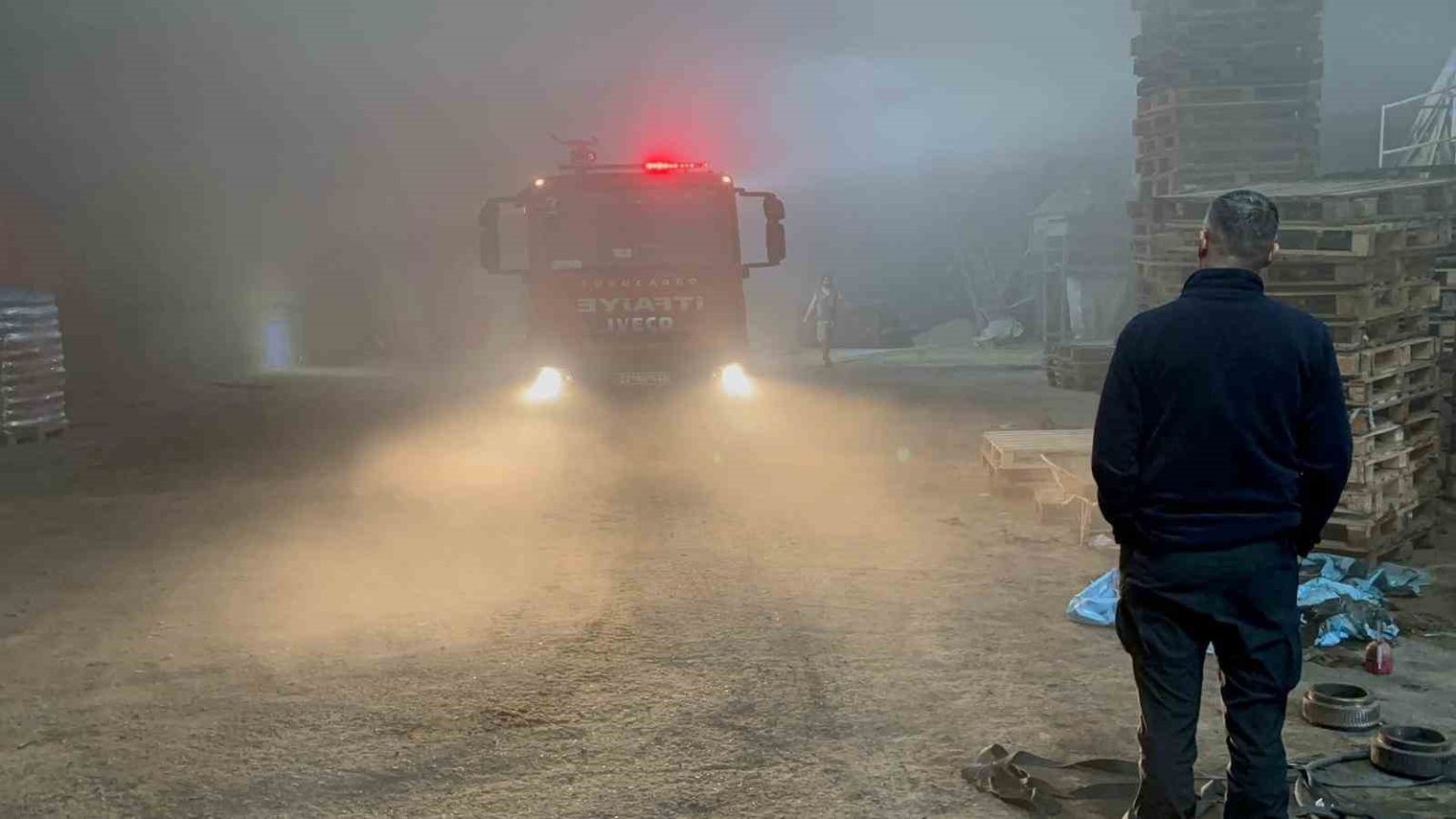 edirnede-palet-fabrikasinda-yangin