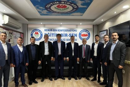 egitim-bir-sen-yunusemrede-bayrak-degisimi